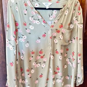 Market & Spruce Floral Blouse - Green with Pink and Red Flowers